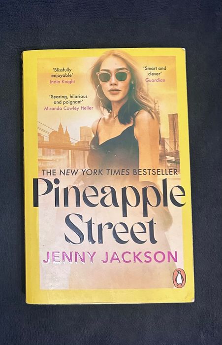 Книга на английском, Pineapple Street