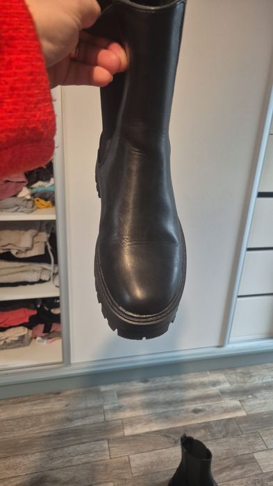 Ghete de piele noi