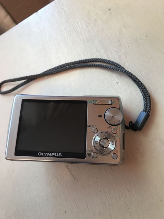 Продаётся цифровой фотоаппарат OLIMPUS ALL-WEATHER 10.0 MEGAPIXEL
