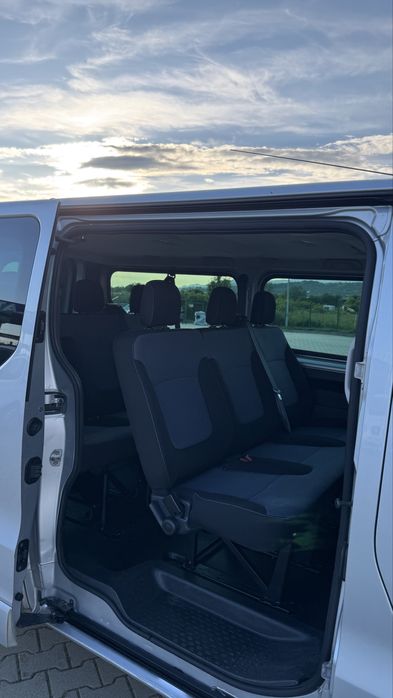 Inchiriez microbuz/minivan 8+1