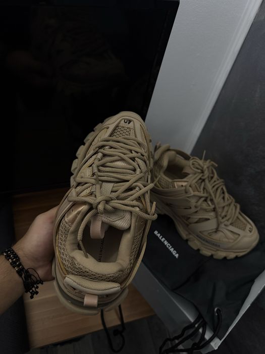 Balenciaga track Bej