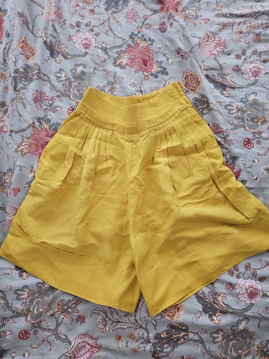 Vand pantaloni scurti Massimo Dutti
