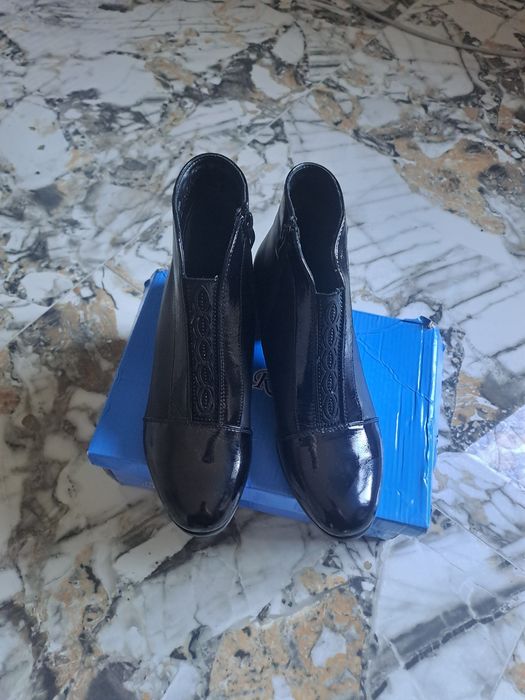 Ghete damă noi fara eticheta