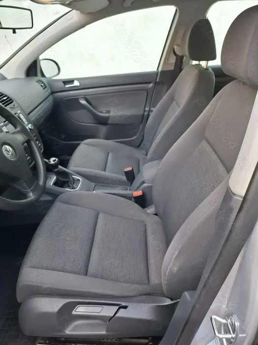 Vând Volkswagen Golf 5