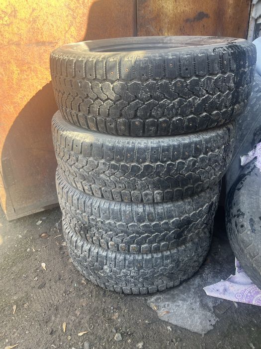 Продам балоны зимние размер 205/60 R16