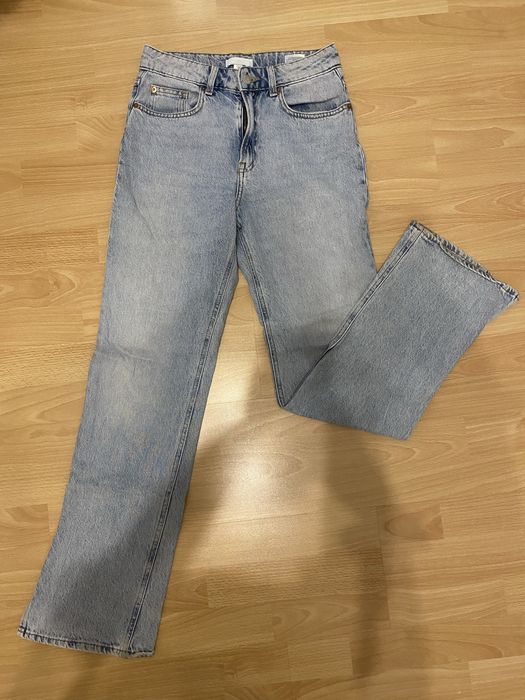 Светло сини, flared дънки