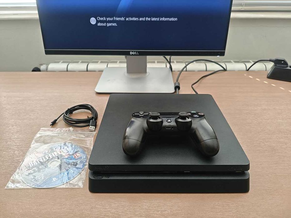 Playstation 4 Slim, със джойстик, кабели и игра, PS4 Slim конзола