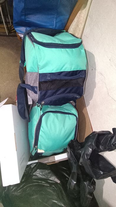 Три чифта ски Rosignol (щеки, обувки, чанти, очила, каски) .