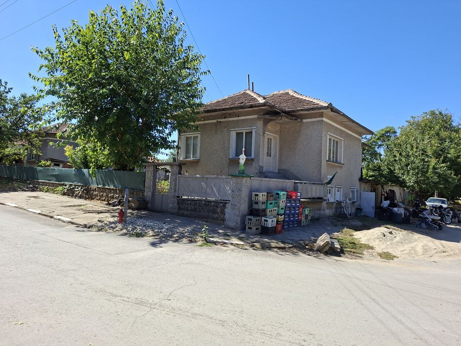Продавам къща на центъра