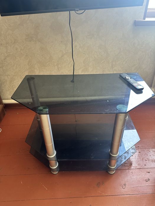 Стеклянный тумба под ТВ