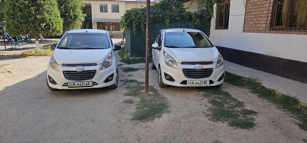 спарк белый 2015