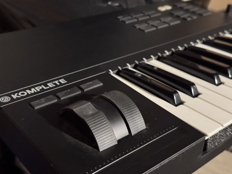 Native Instruments Komplete Kontrol S61 MK2 Миди клавиатура