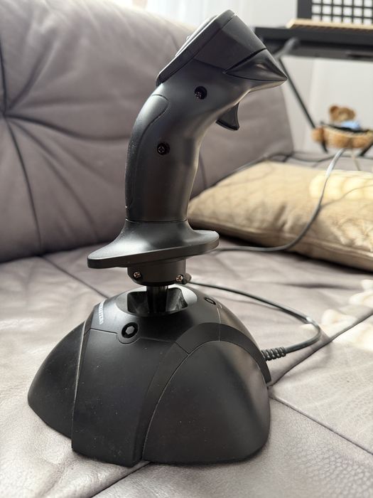 Joystick Thrustmaster USB pentru PC