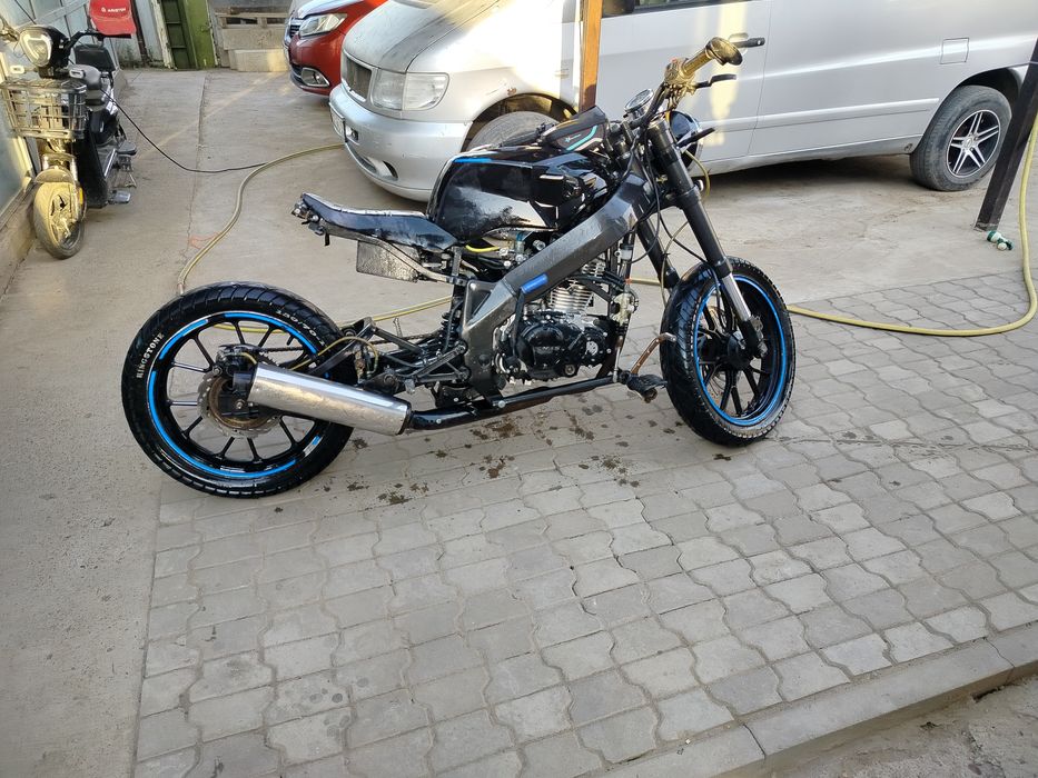 Продам мотоцикл кастом.