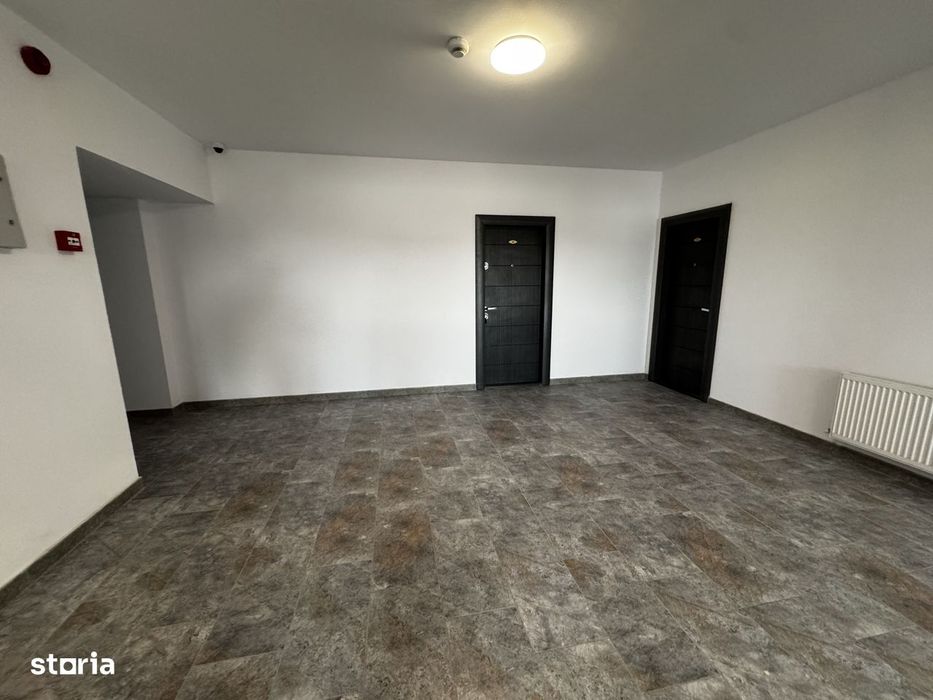 Spatiu Comecial Mioveni, 100 mp + terasa de 100 mp, amenajat, bloc nou