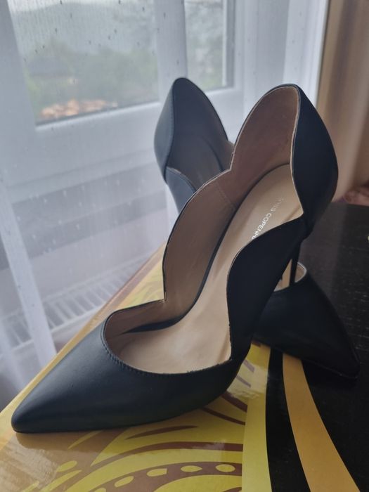 Pantofi de piele stiletto