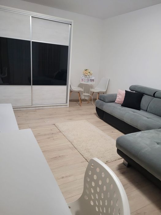 Proprietar inchiriez garsoniera cu loc de parcare ADP