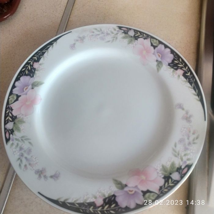 Тарелки разных видов,сервизы