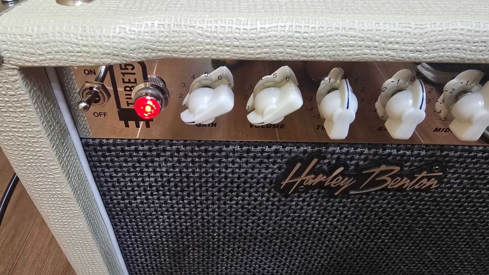 Harley Benton Tube15 Celestion лампово кубе / усилвател за китара