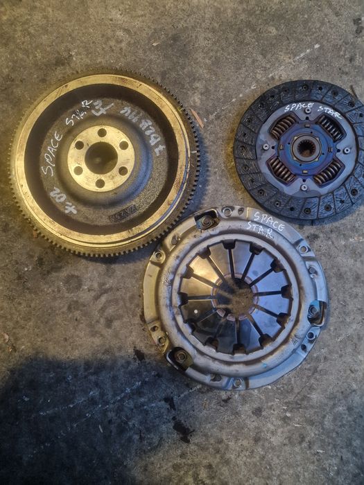 Clapeta acceleratie,kit Ambreaj Mitsubishi Space star motor 1,2 benzin