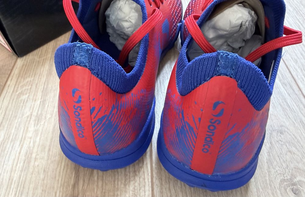 Sondico Marvel 33 размер стоножки футболни