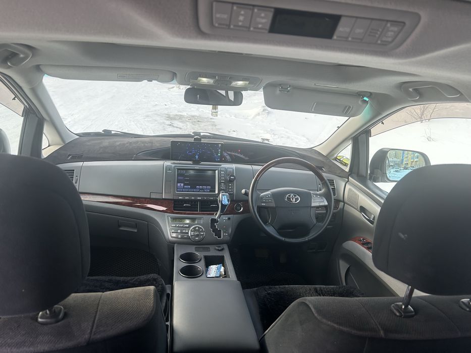 Продам Toyota Estima 2010 год