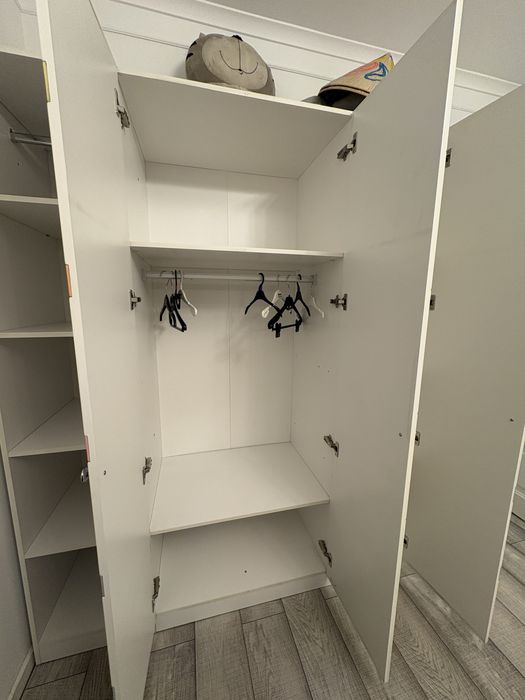 Угловой детский стол и шкаф