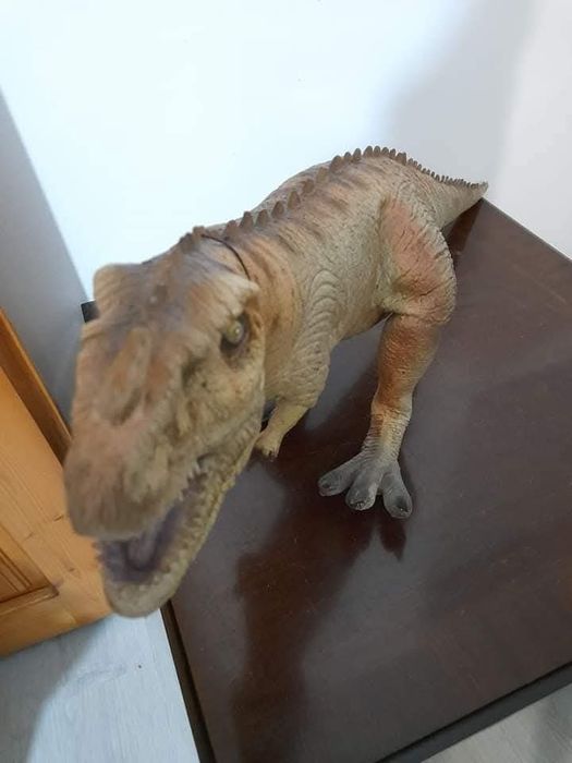 Голяма гумена играчка динозавър