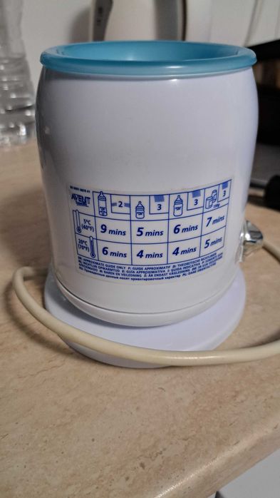 Нагревател за бебешки шишета .