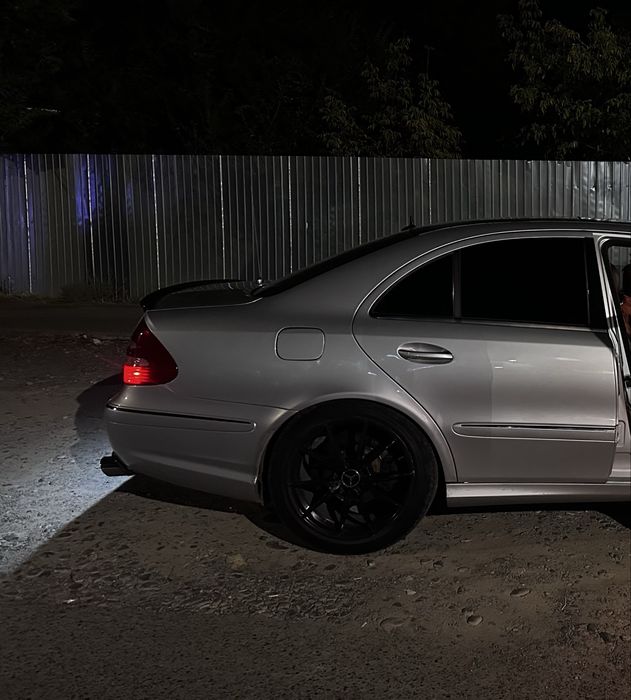 Легендырный w211.  E500
