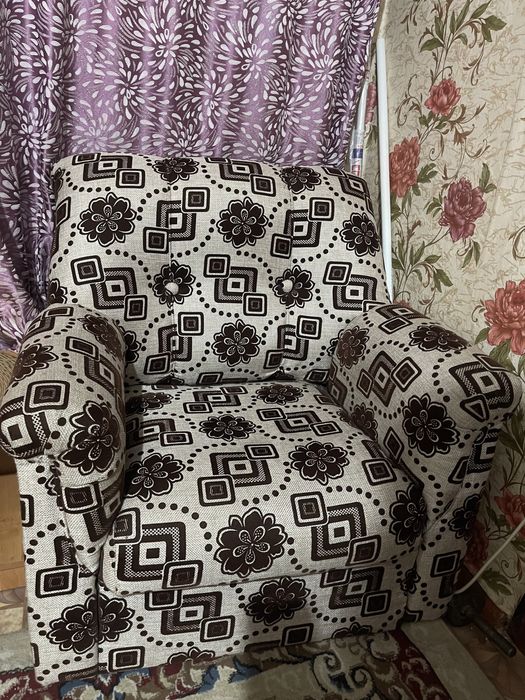 Диван недорого продам