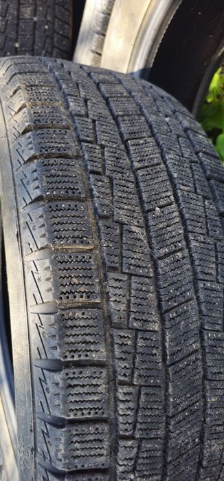 Продам шины зимние 235/60/18