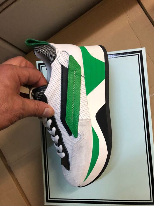 Женскийе крсссовки