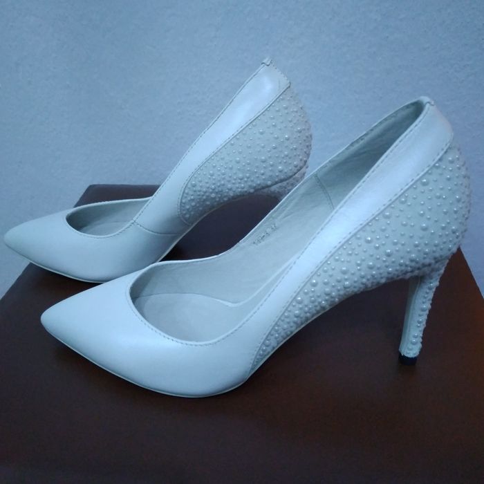 Туфли женские белые.