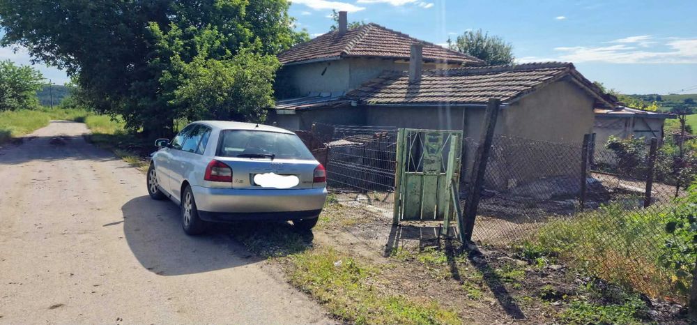 Продавам Напълно Обзаведена Къща.