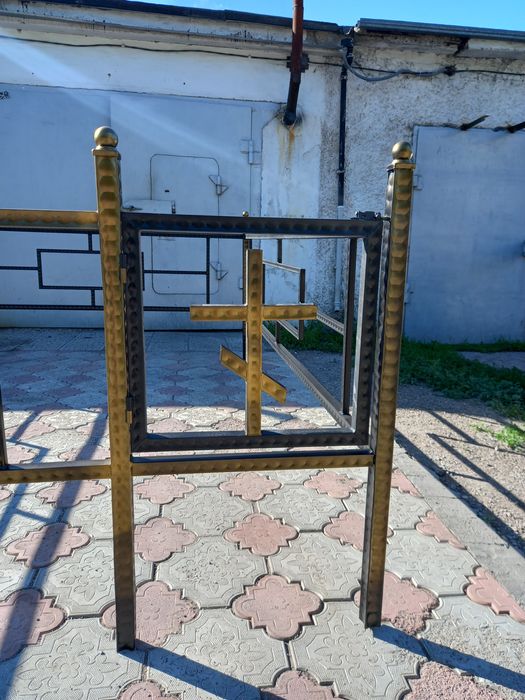 Оградка на кладбище