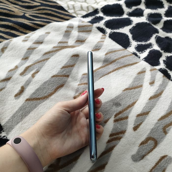 Продам Honor 10 lite