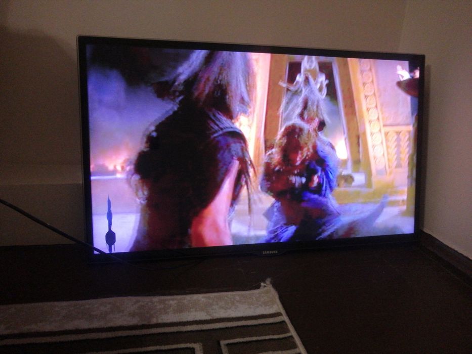 Телевизор Самсунг  Led  2012 ГОД.