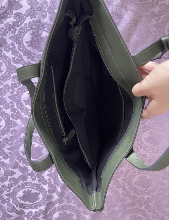 Голяма зелена чанта с отделения