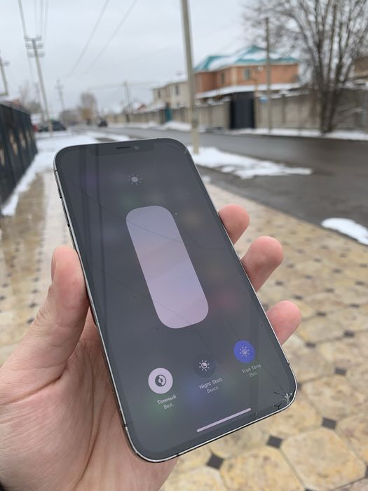 Продам Айфон 12 про