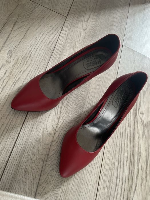Tocuri rosii dama de firma