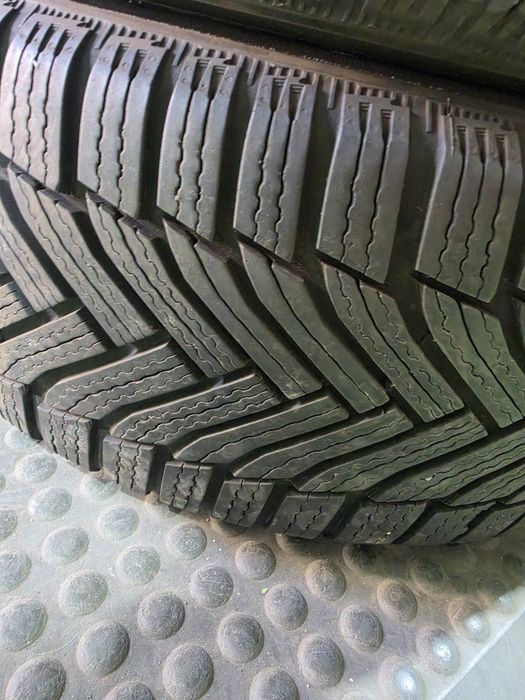 2 бр зимни 225/50/17 Michelin дот 2020г
