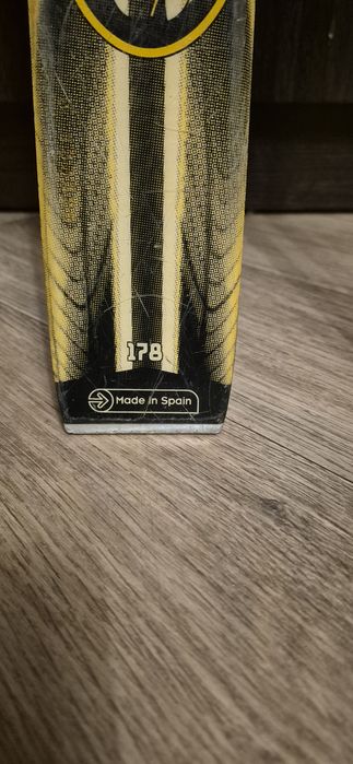 Комплект лыжи Rossignol, палки и ботинки.