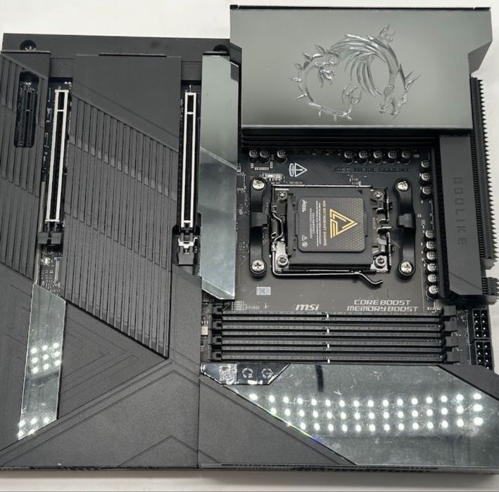 Placa de baza MSI MEG X870E GODLIKE WiFi eATX AM5 Noua