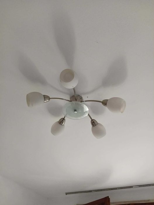 Полилей с пет фасунки. Ползване и с LED крушки.Хромирани метални части