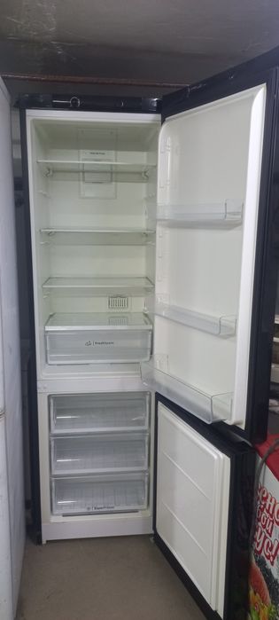 Продаётся холодильник индезит