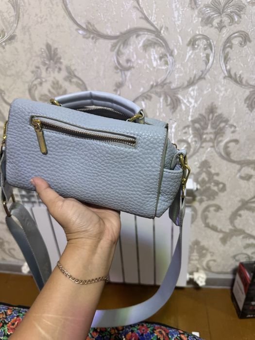 Ayollar sumkasi sotiladi