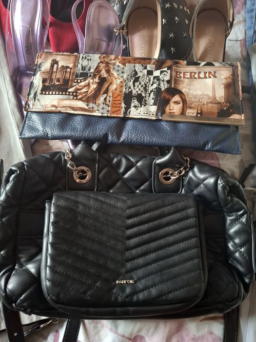 Pantaloni, încălțăminte și poșete