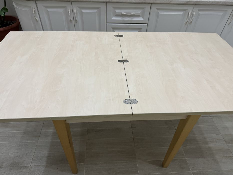 Продаю стол кухонный