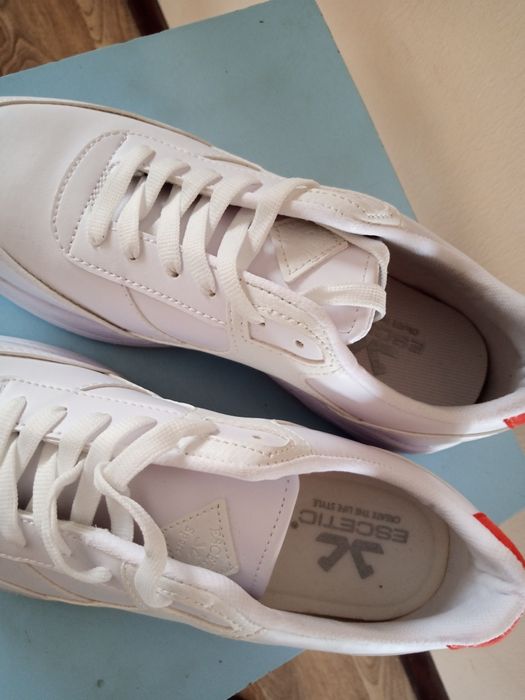 Продам новые кроссовки.